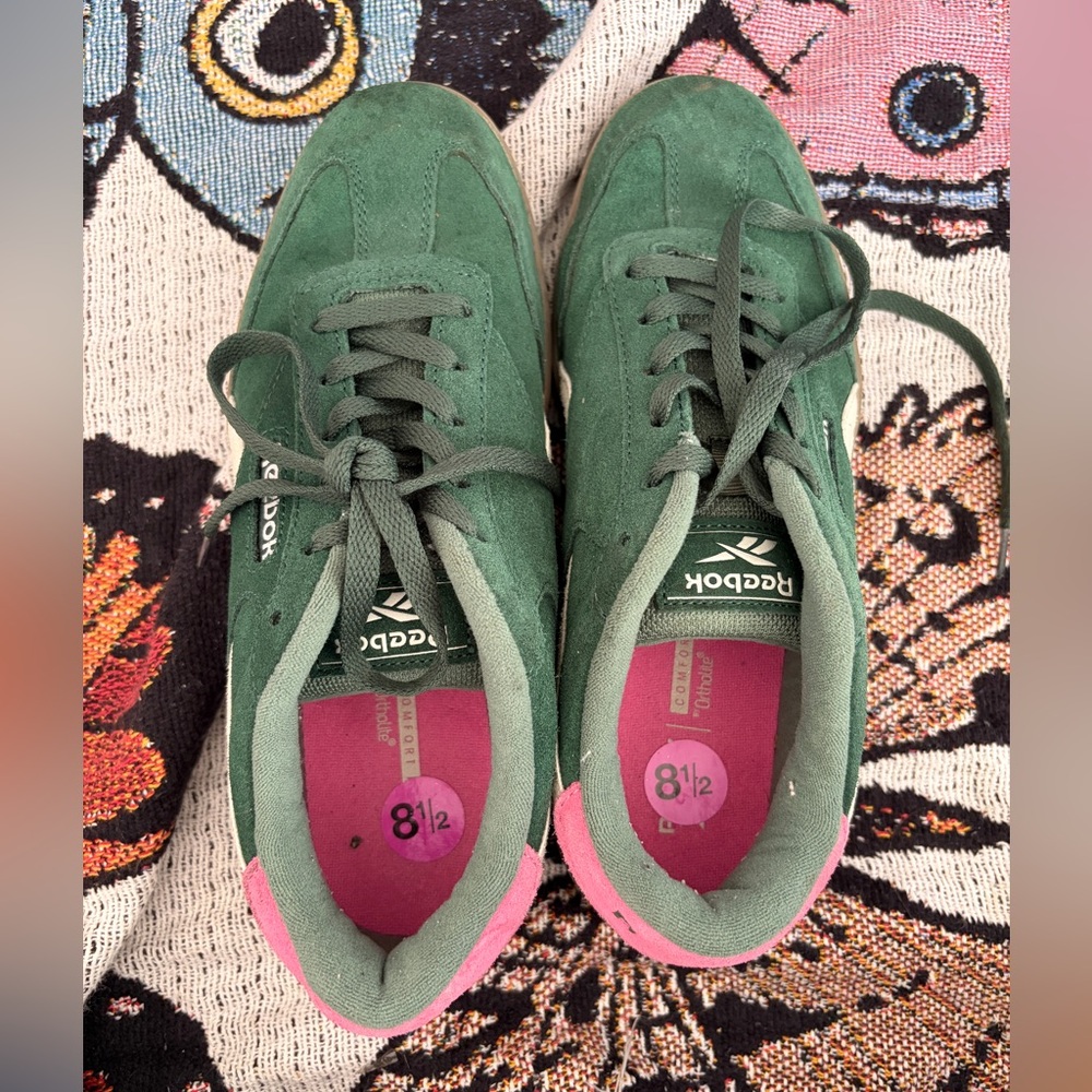 Green and pink Reebok - Picture 2 of 2